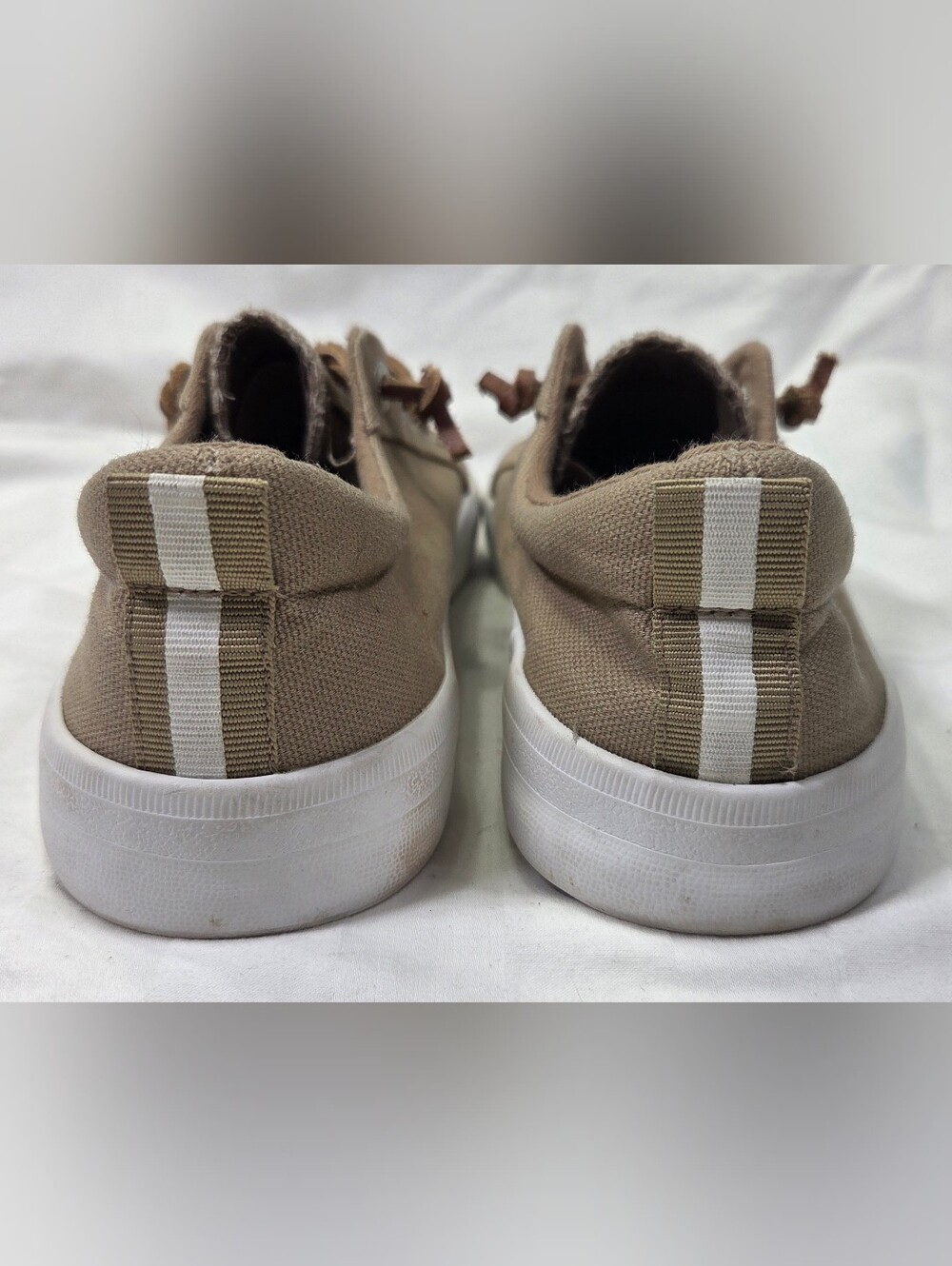 Tommy Bahama Women's Canvas Slip On Sneakers Tan Khaki Leather Laces Sz 7 - Picture 9 of 12